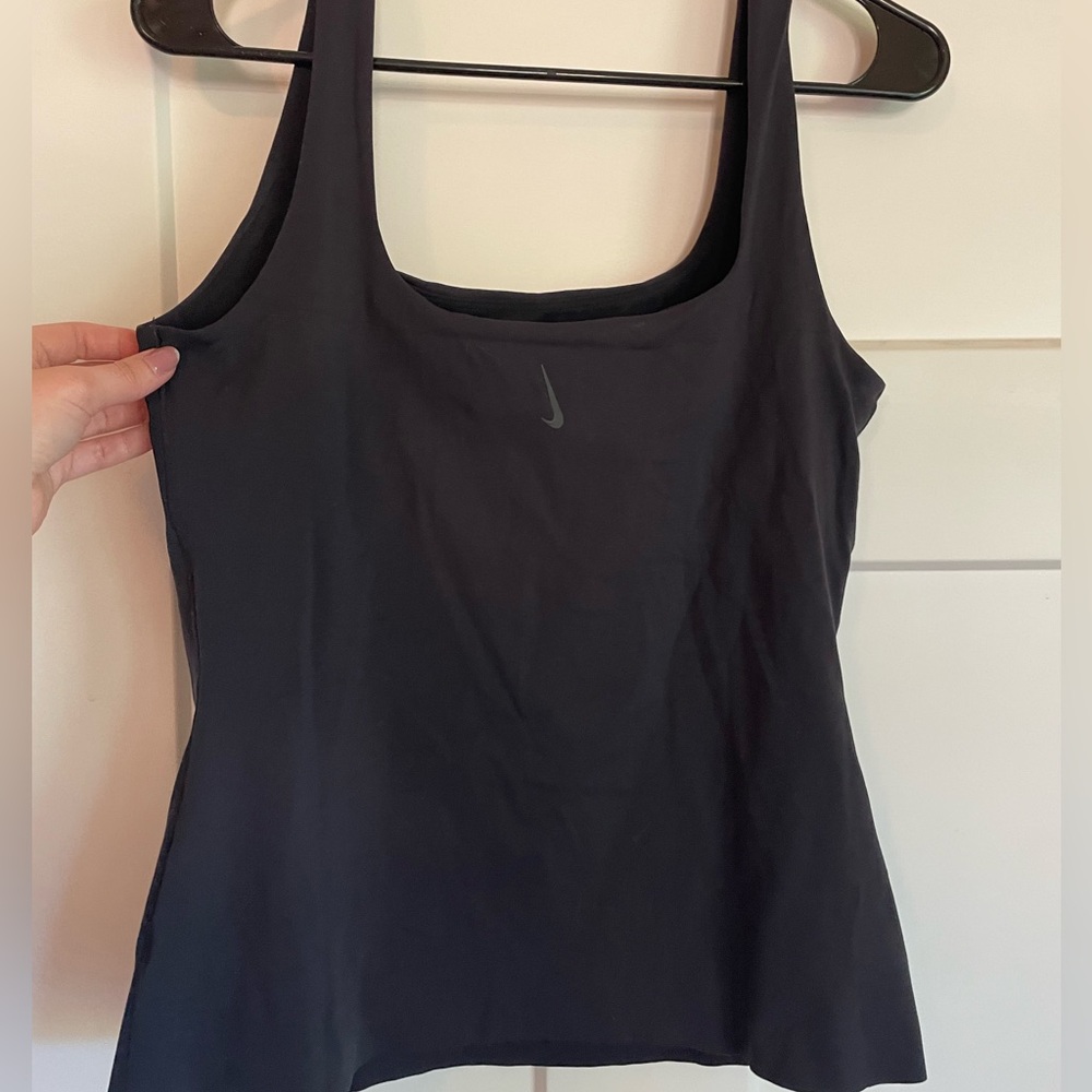 Nike dri-fit top
